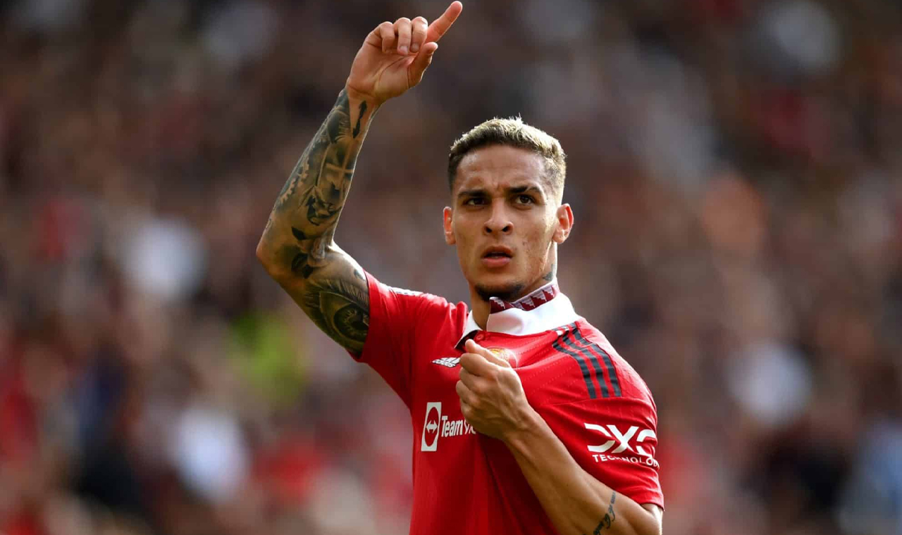Antony é afastado pelo Manchester United após acusações de agressão