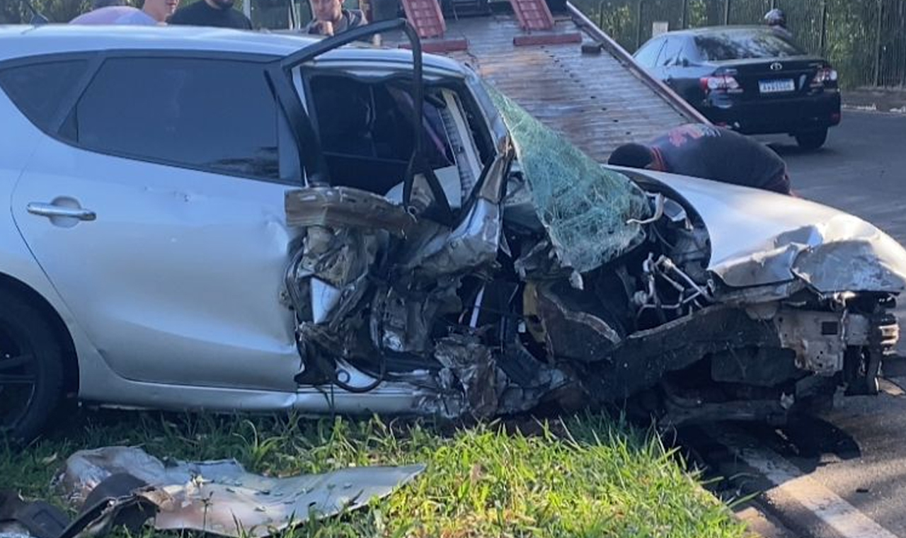 Jovem sai ileso de acidente grave na 10 de dezembro