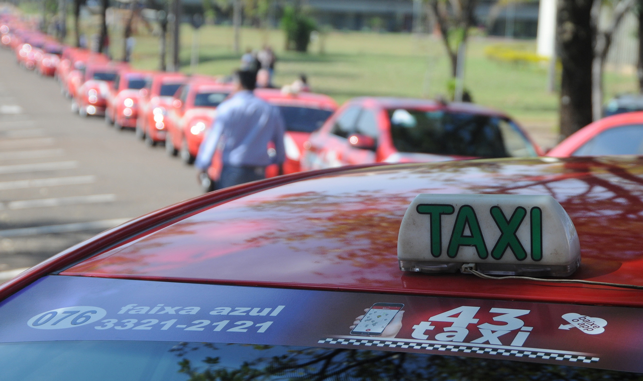 Taxistas de Londrina devem fazer recadastramento junto à CMTU até o dia 17 de outubro