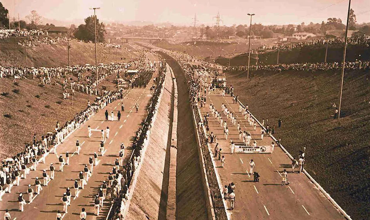 Avenida 10 de Dezembro completa 46 anos de inauguração na segunda-feira em Londrina