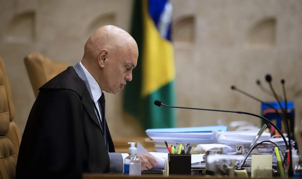 Moraes solta envolvidos em fraude de cartões de vacina de Bolsonaro