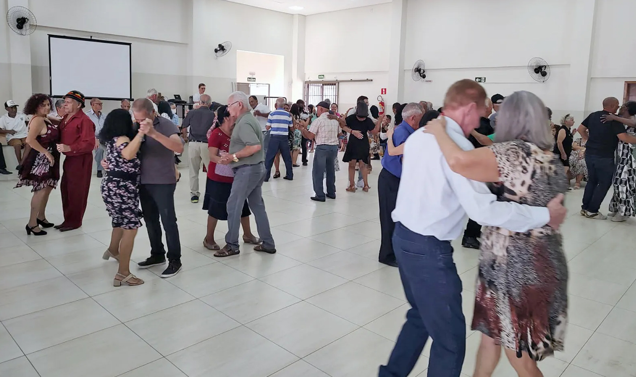 Em Londrina Centro de Convivência da Pessoa Idosa Oeste tem vagas para oficina de dança de salão para idosos