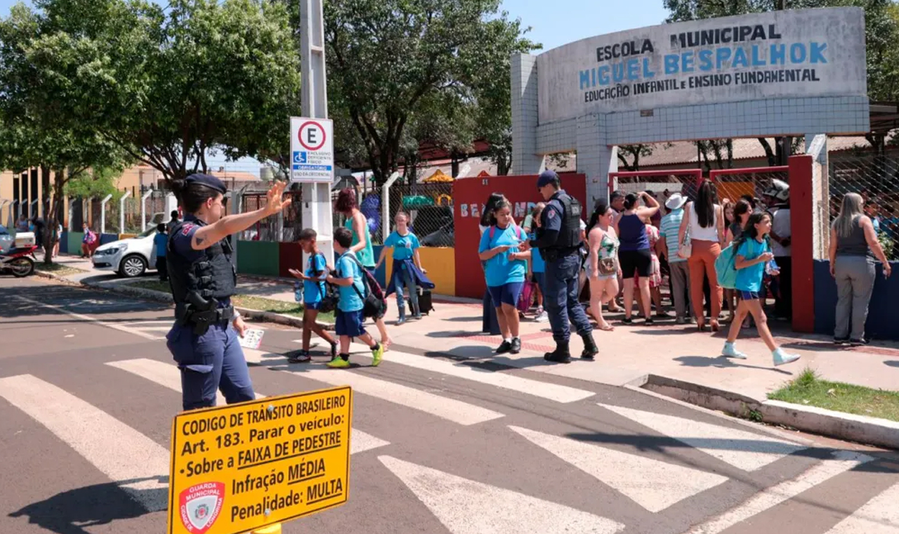 Guarda Escolar reforça segurança do trânsito no entorno das escolas