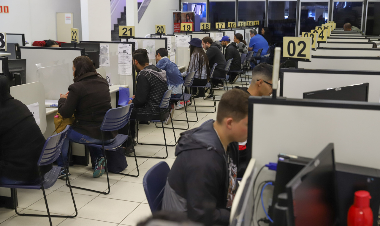 Semana começa com 14,5 mil vagas nas Agências do Paraná