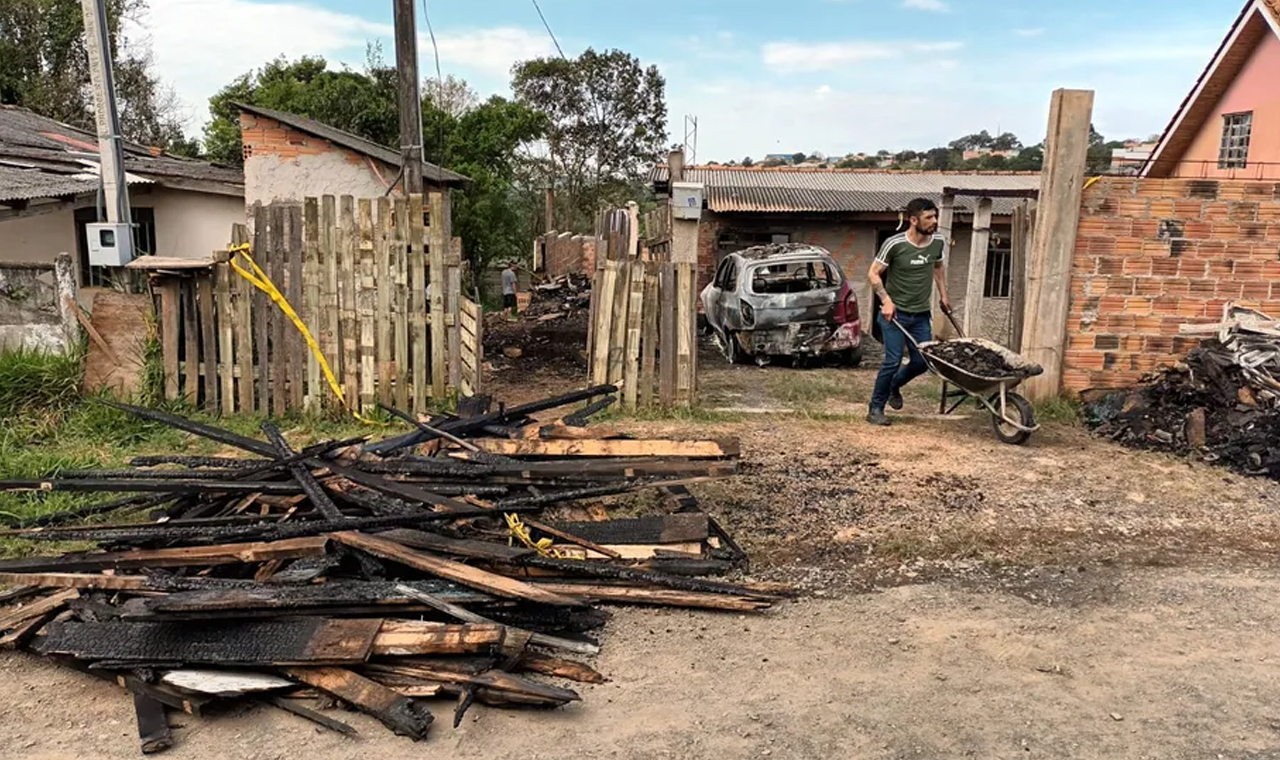 Idoso morre carbonizado em incêndio em sua residência no Paraná