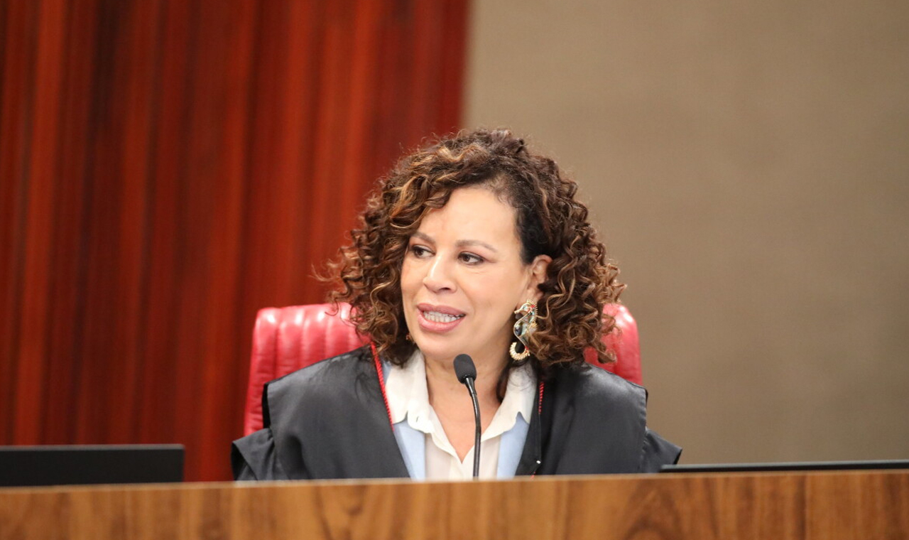 Primeira ministra negra do Tribunal Superior Eleitoral, Edilene Lôbo, exalta luta contra a desigualdade