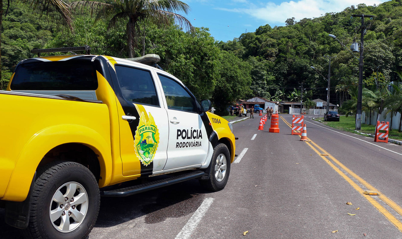 Após perder o controle, caminhão desgovernado colide contra nove carros na PR-445 em Londrina