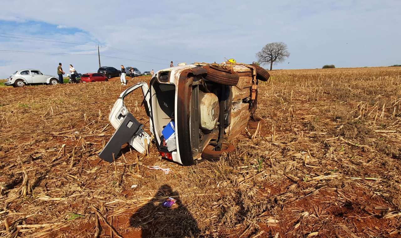 Mulher morre após ser ejetada de veículo durante capotamento no Paraná