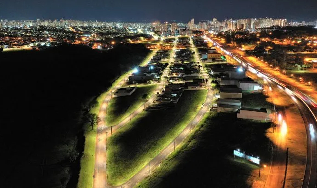 Começa a colocação de iluminação em LED no Chefe Newton
