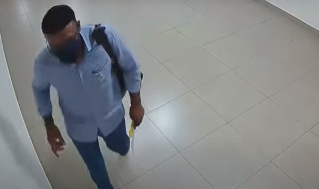 Câmeras de segurança flagram homem invadindo escritório em Londrina