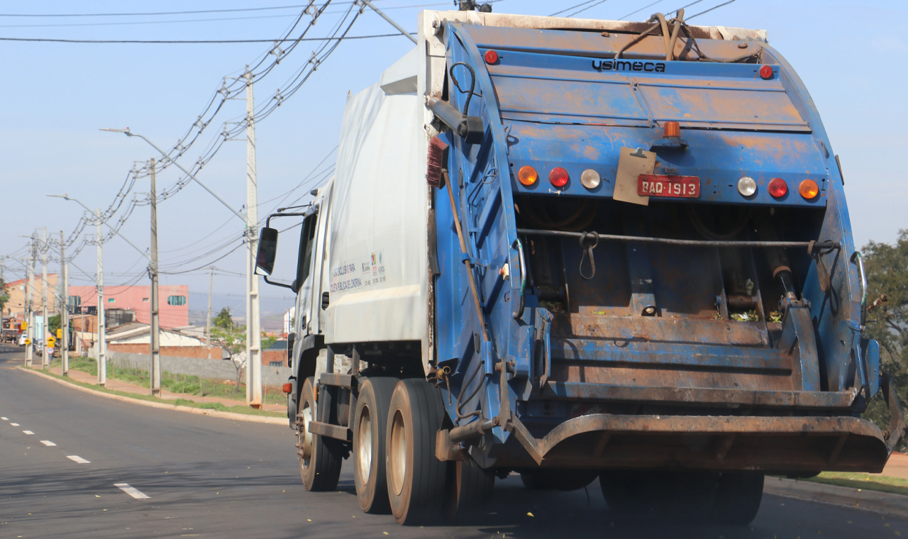 Coletores de lixo cruzam os braços em Londrina