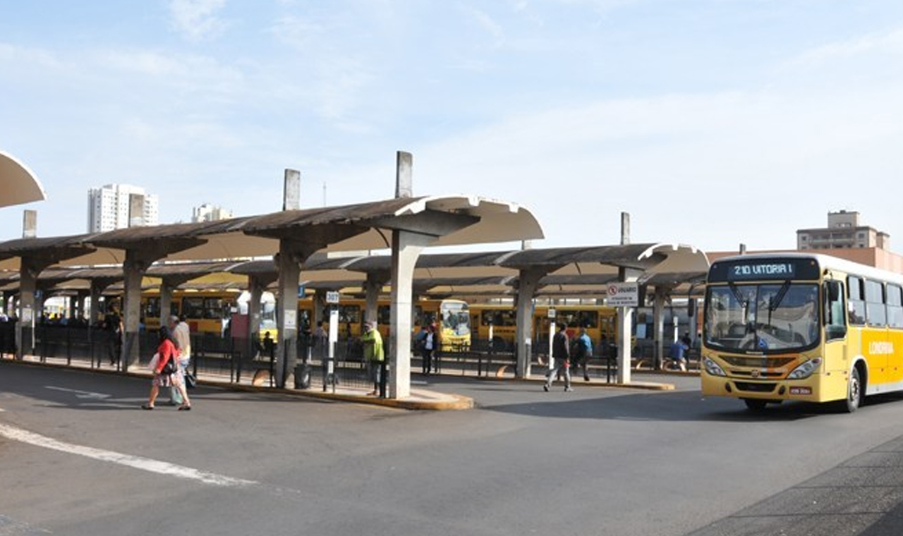 Terminal de ônibus fica duas horas sem energia no centro de Londrina