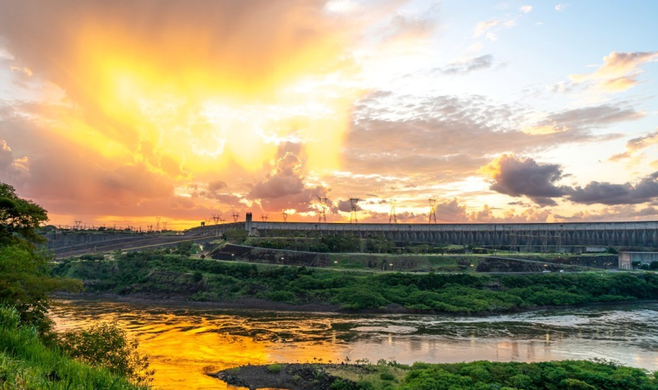 Onda de calor leva Itaipu a bater recorde de produção diária de energia