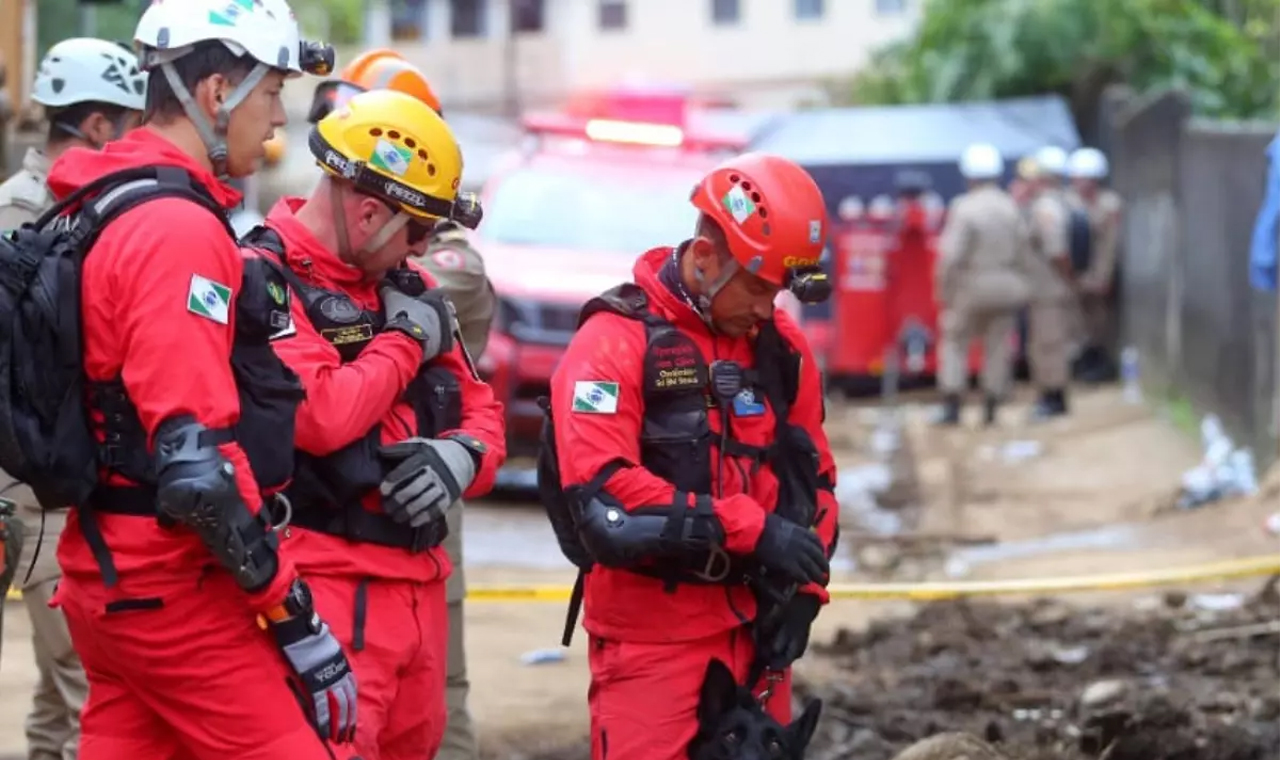 Bombeiro paranaense relata que operação é extremamente difícil no RS