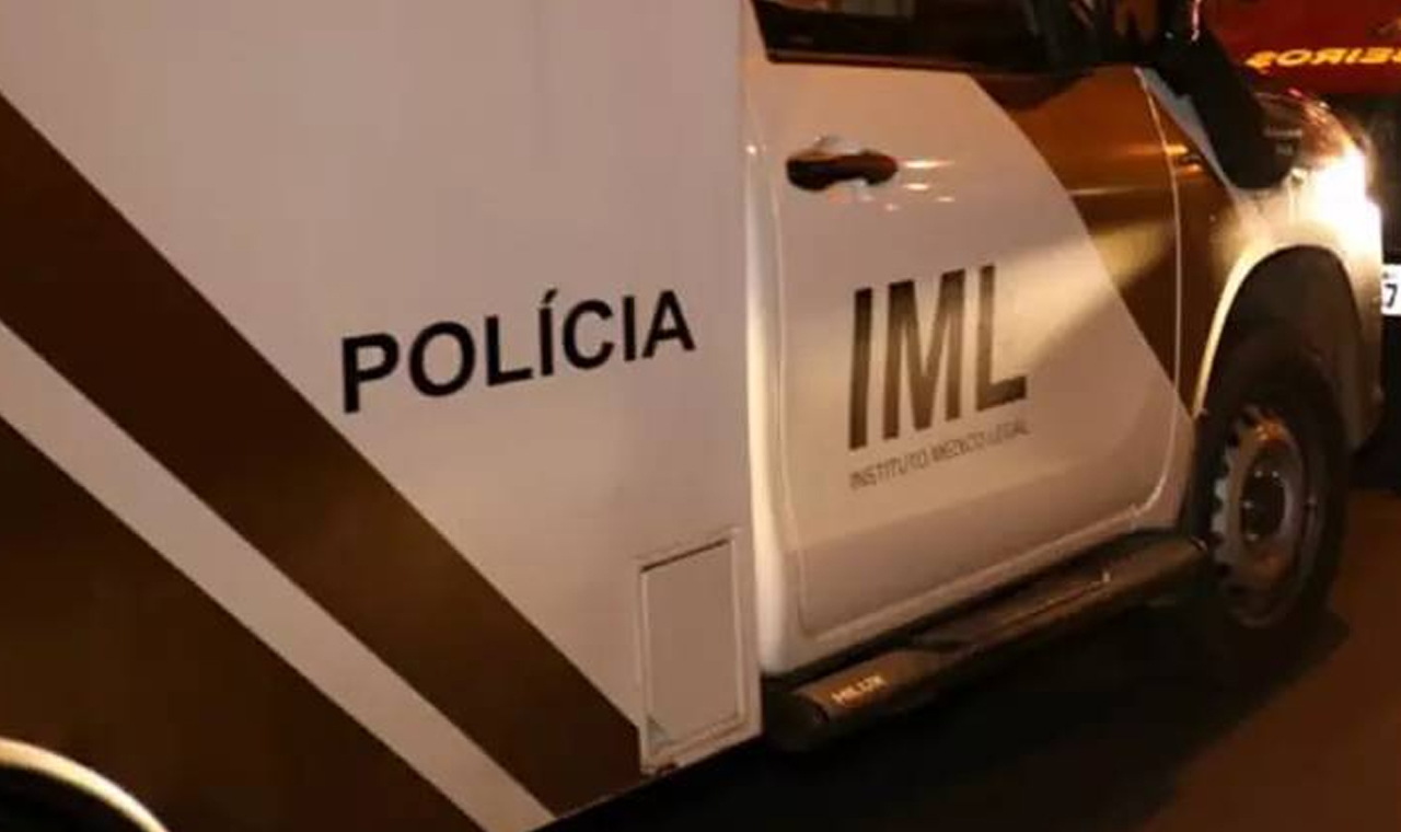 Homem nu é encontrado morto em calçada no Paraná