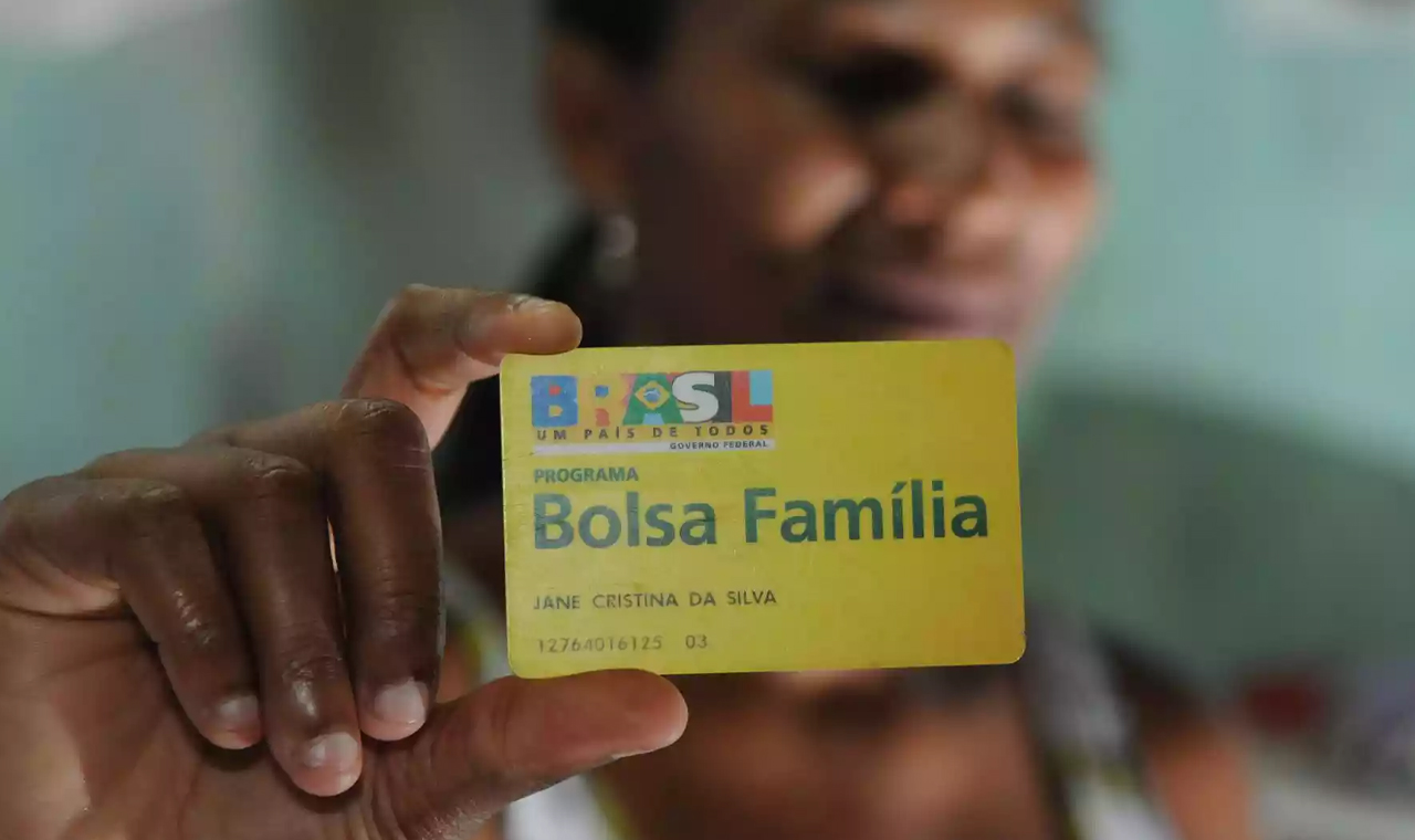 Caixa Econômica Federal paga novo Bolsa Família a beneficiários com NIS de final 7 nesta terça-feira