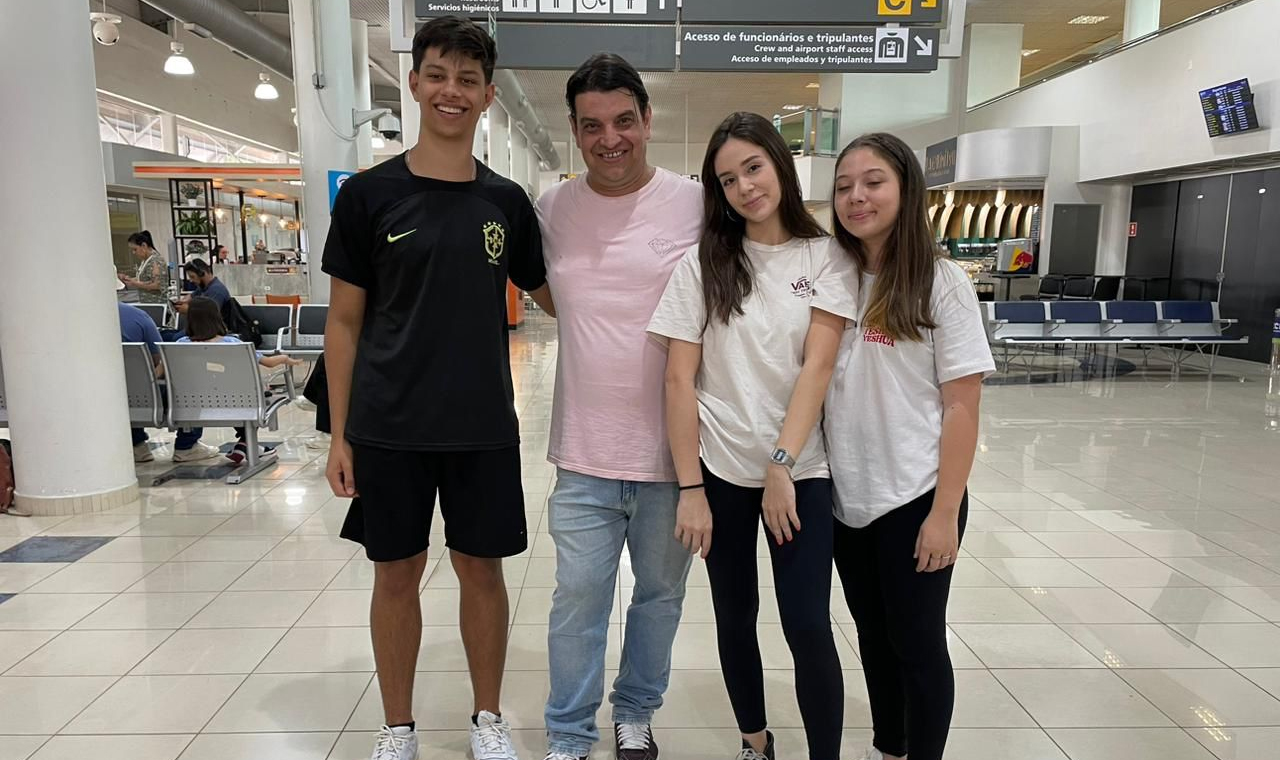 Estudantes de Londrina participam de evento internacional de ciências