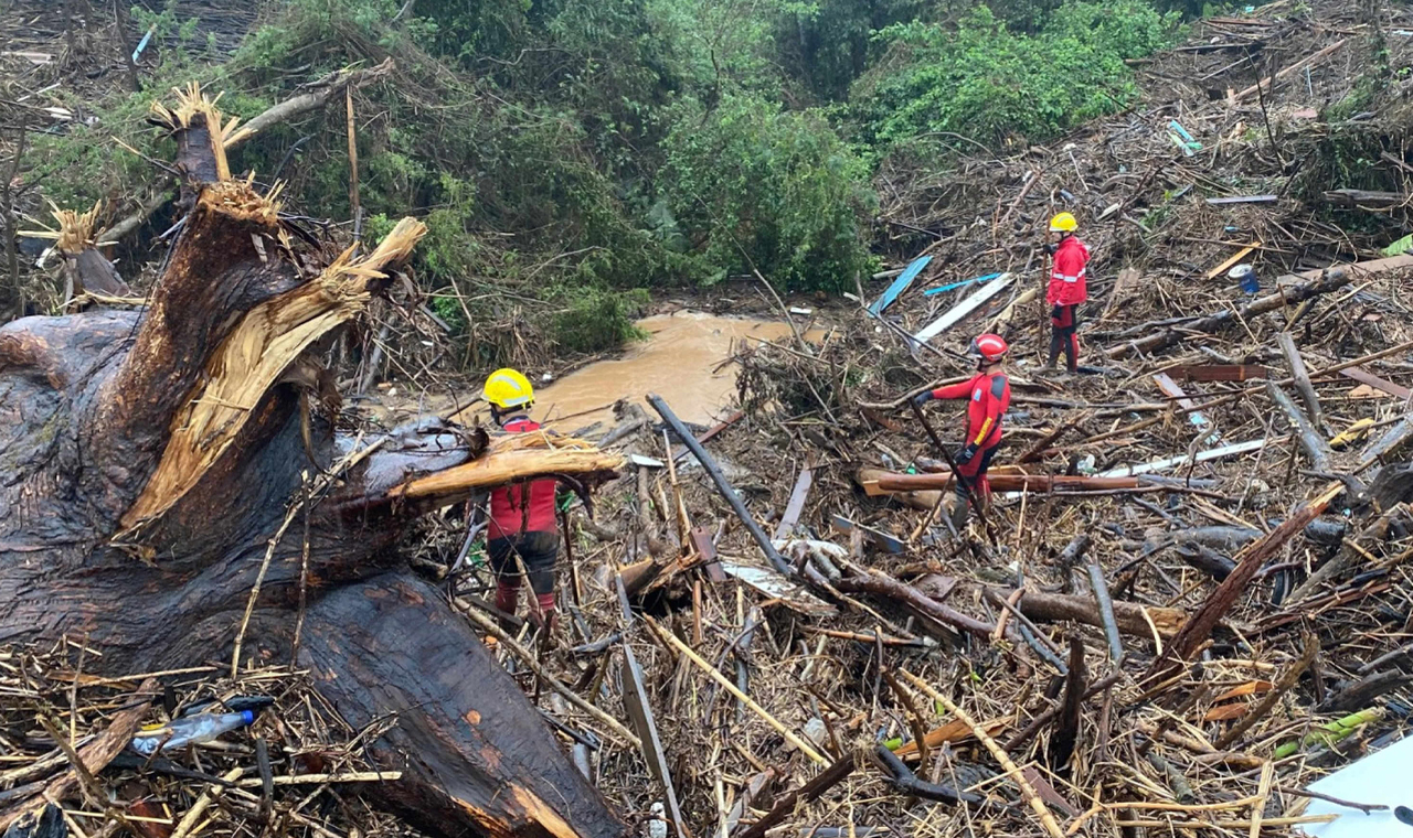 Corpo de Bombeiros do Paraná renova equipe em missão no Rio Grande do Sul