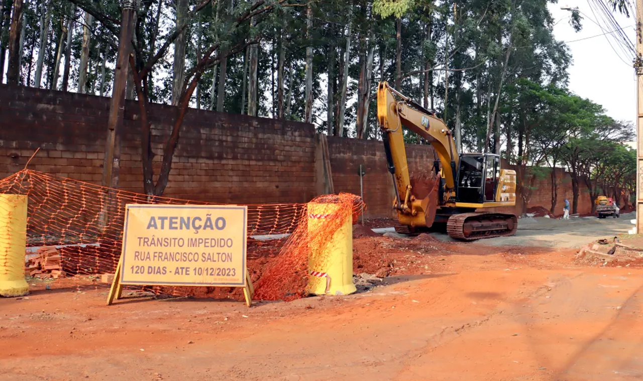 Em Londrina, rua Francisco Salton é interditada para receber pavimentação asfáltica