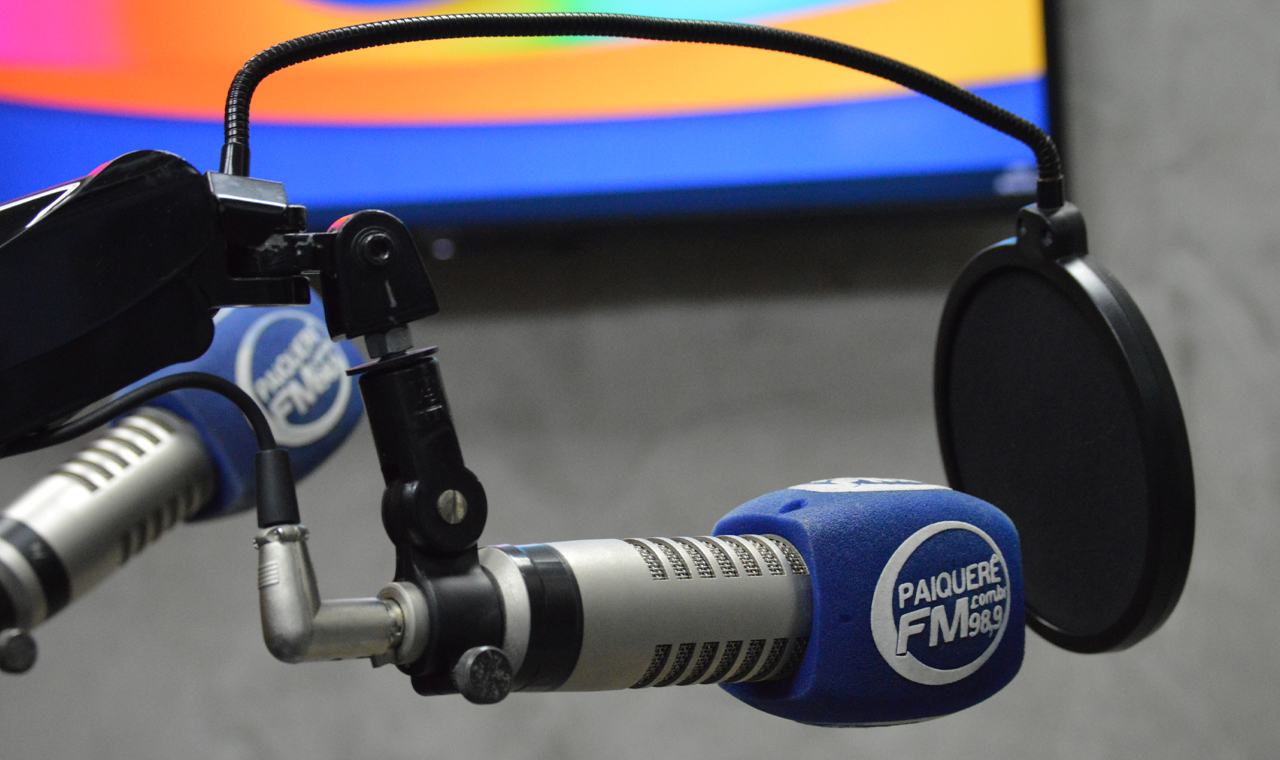 Paiquerê FM 98.9 contrata: Roteirista para o quadro de colaboradores
