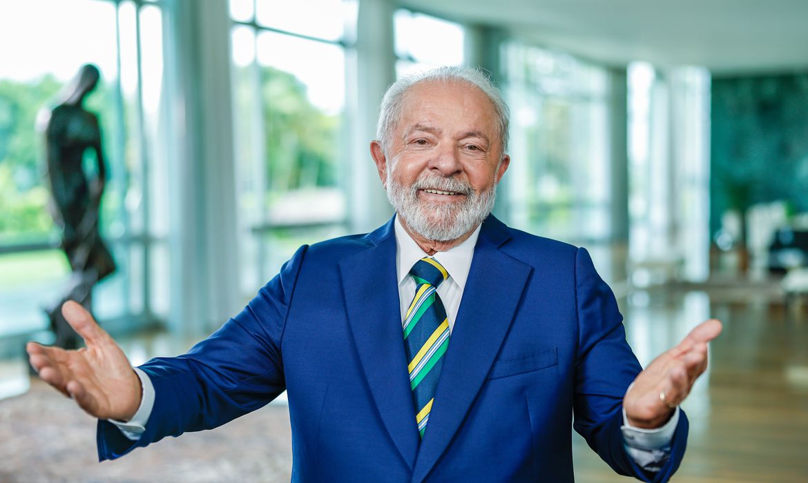 Em pronunciamento, presidente Lula diz que “Brasil voltou a sorrir”