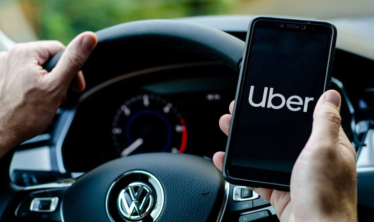 Justiça do Trabalho decide que Uber deverá registrar motoristas