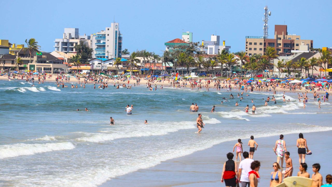 Calor que atinge o Paraná é o mais intenso dos últimos três anos e pode trazer recordes no Estado
