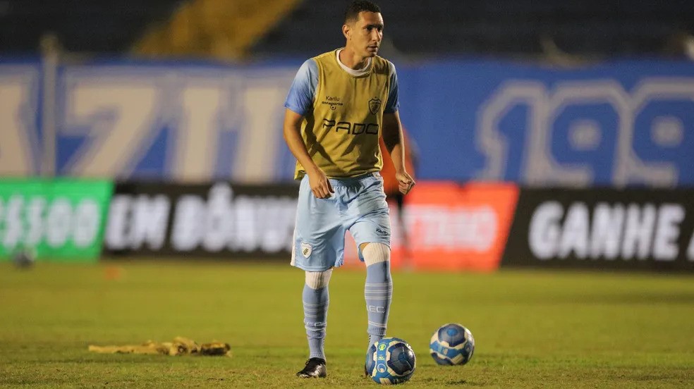 Meia Higor Leite pede rescisão e deixa o Londrina Esporte Clube