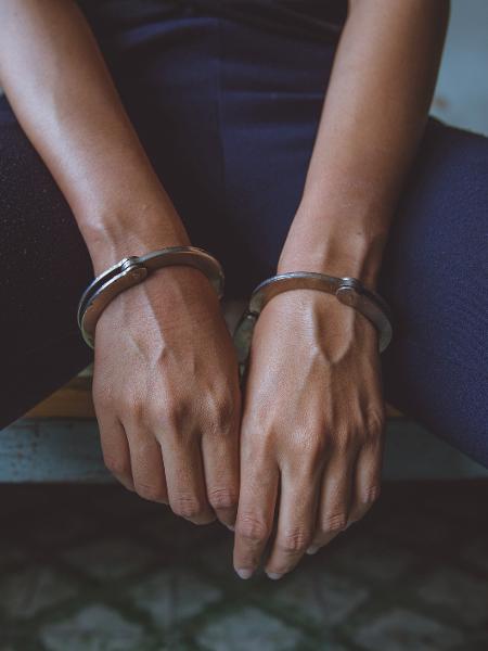Acusada de matar o marido em legitima defesa deixa a cadeia