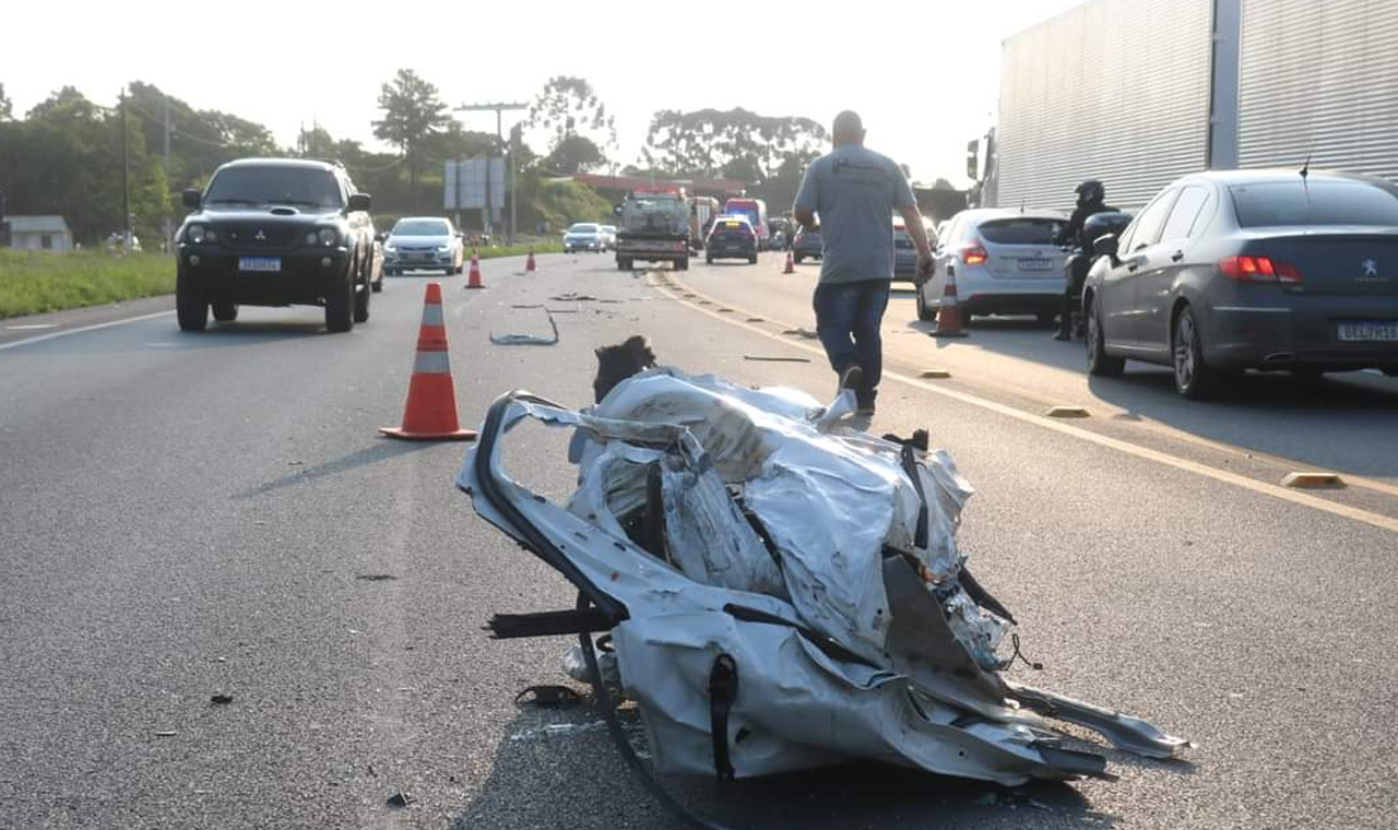 Veículo com placas de Londrina se envolve em acidente na BR-373 em Ponta Grossa e adolescente morre na colisão