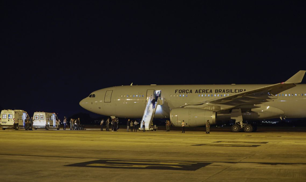 Avião da FAB decola hoje para resgatar brasileiros em Israel