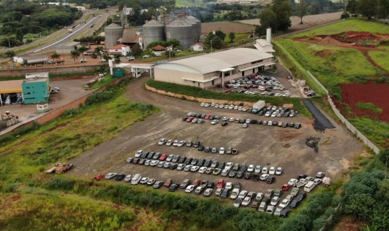 CMTU realiza leilão de sucatas e veículos apreendidos em ações de fiscalização em Londrina