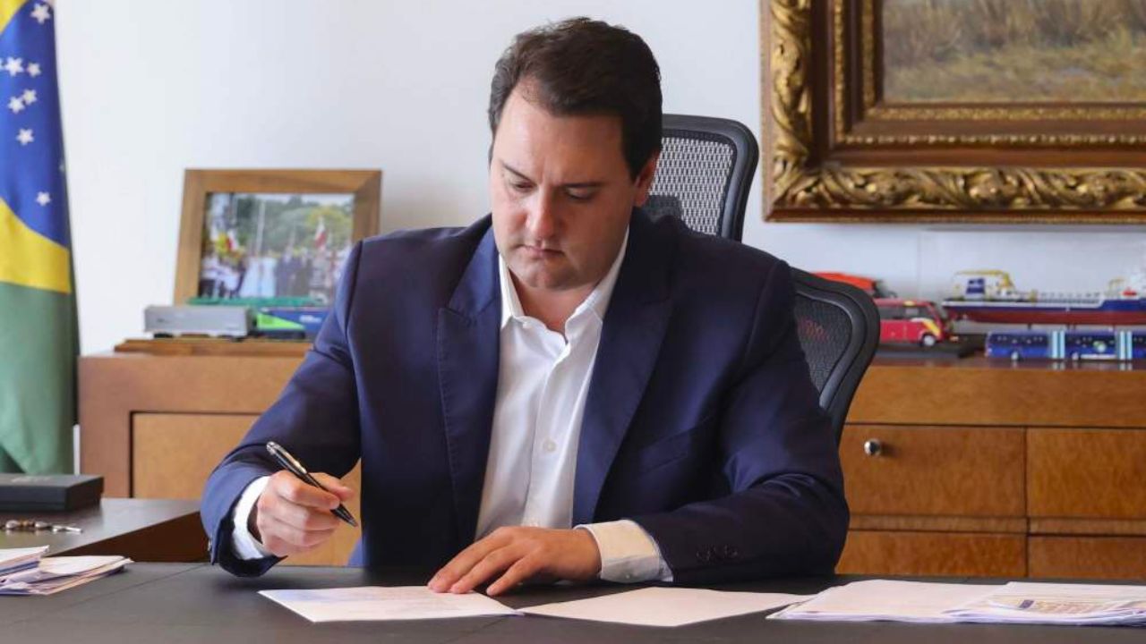 Ratinho sanciona gratuidade no transporte intermunicipal para idosos