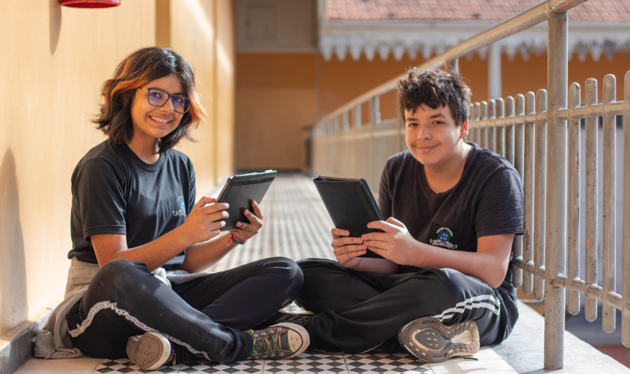 Escolas disponibilizam computadores para que responsáveis façam a matrículas dos alunos