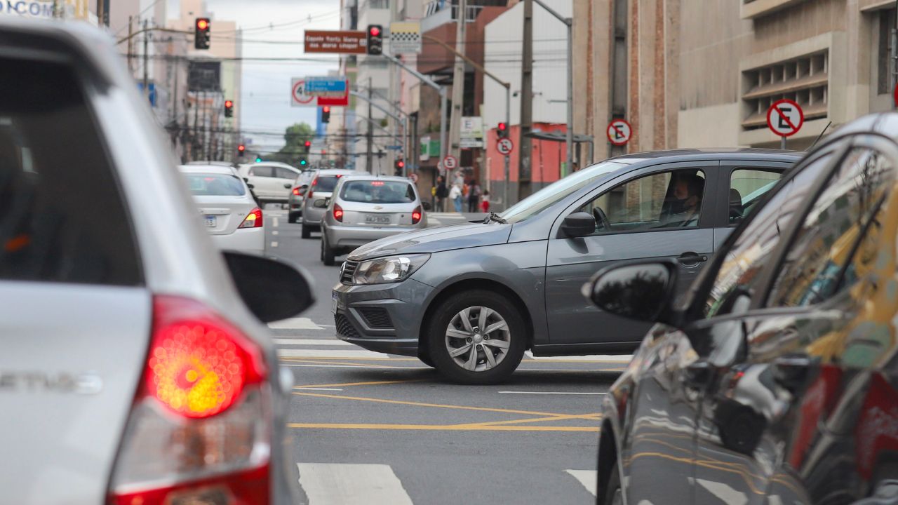 No Paraná, licenciamento dos veículos com placas de final 6, 7 e 8 vence em outubro