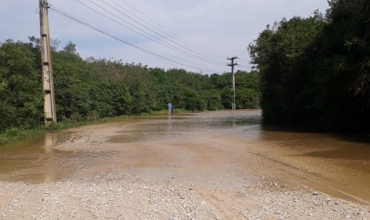 Estrada Rural entre Balsa Nova e Contenda está bloqueada por alagamento