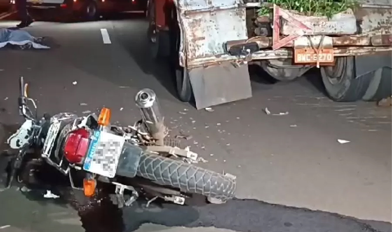 Motociclista morre após colisão traseira contra caminhão na PR-445 em Londrina