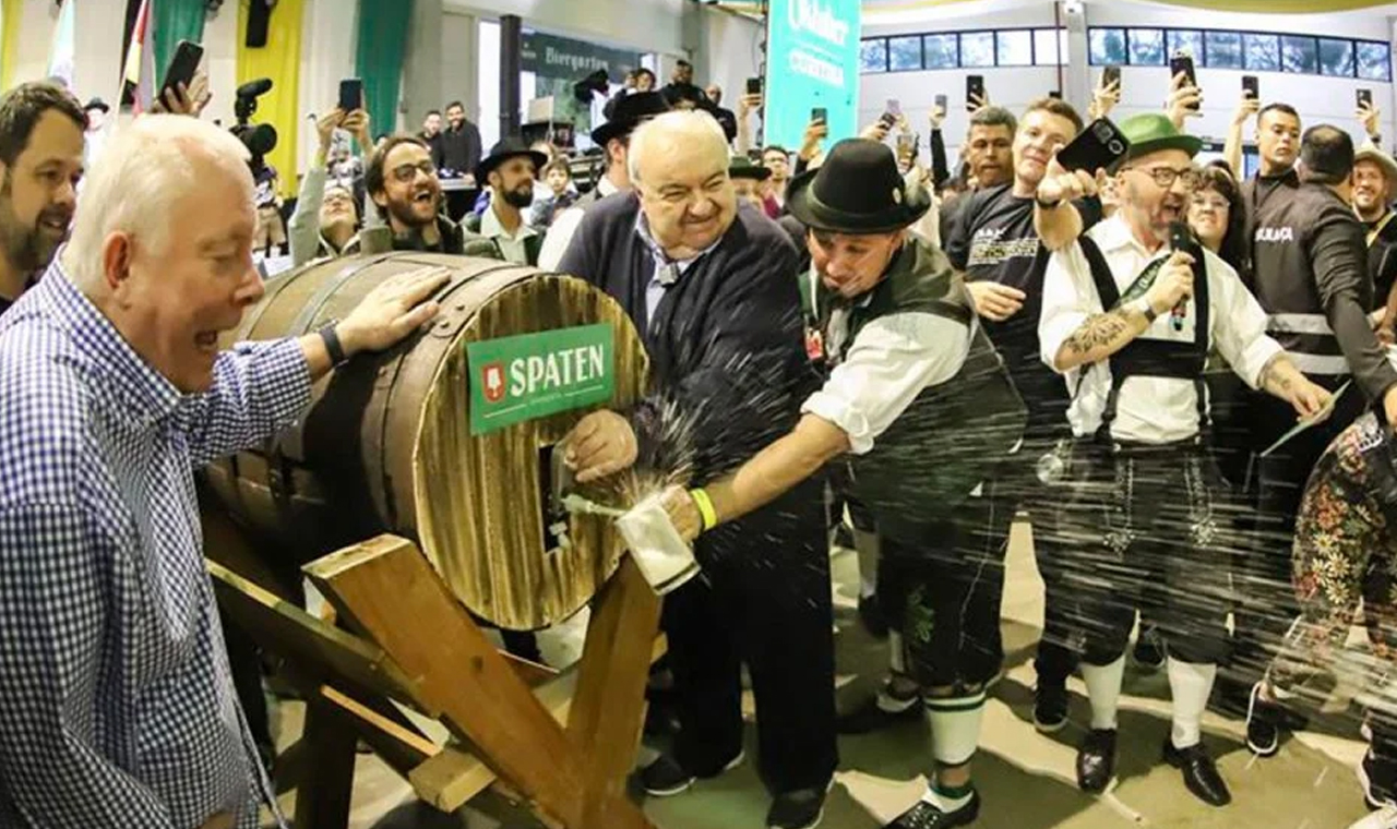 Greca abre a 1ª Oktoberfest de Curitiba; festa vai até domingo
