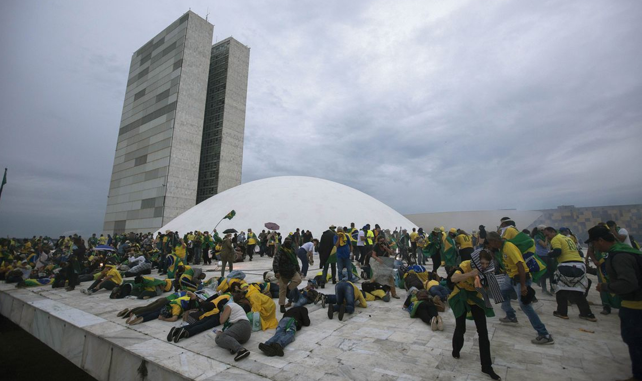 Restauração de bens danificados no 08/01 deve ser aberta ao público