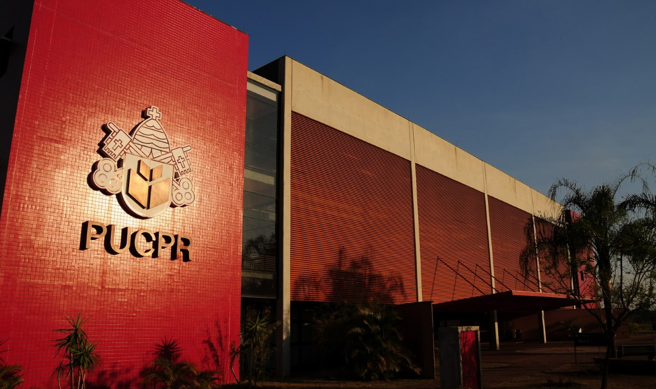 Paraná formaliza termo de cooperação entre hospitais de Londrina e o curso de medicina da PUC-PR