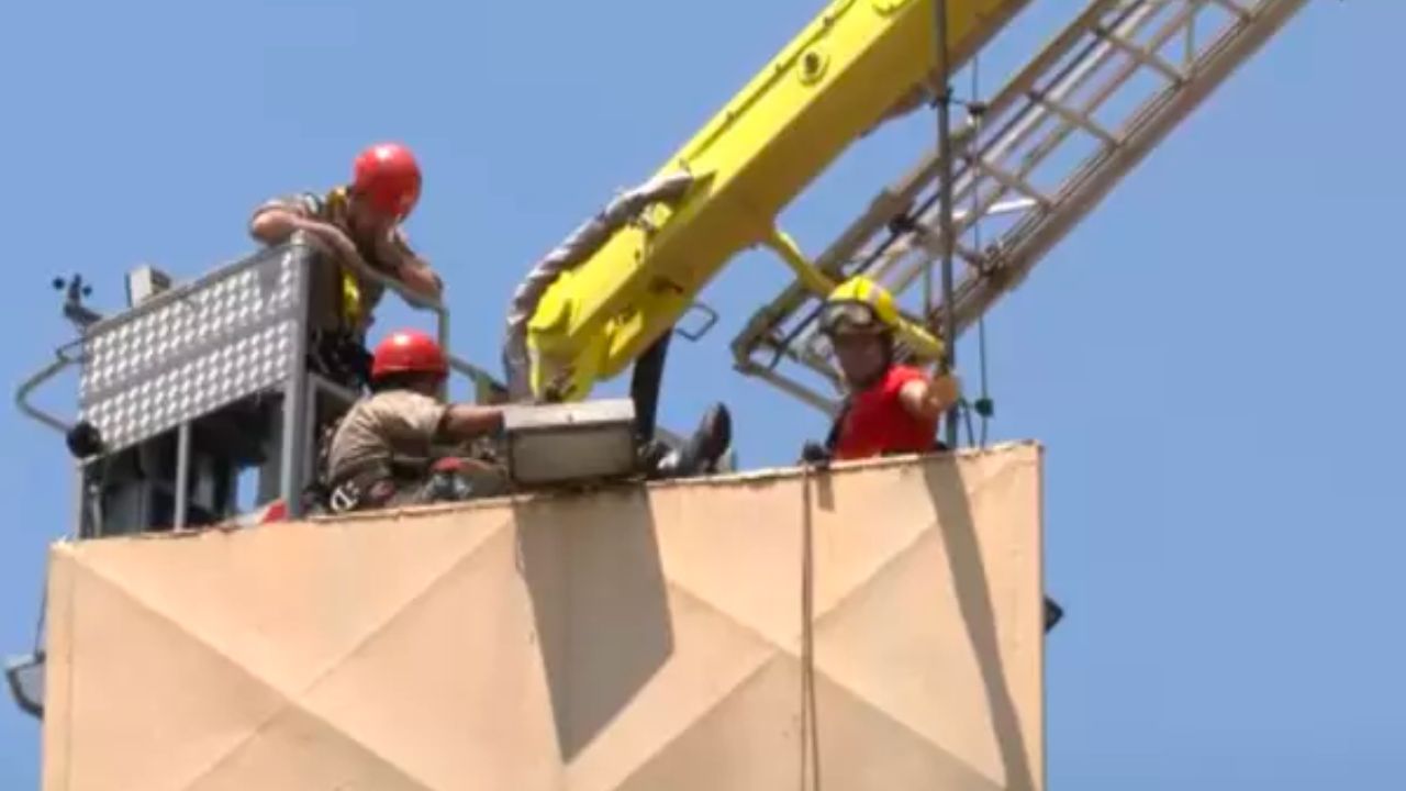 Homem que ficou inconsciente enquanto trabalhava em uma caixa d’água deixa hospital