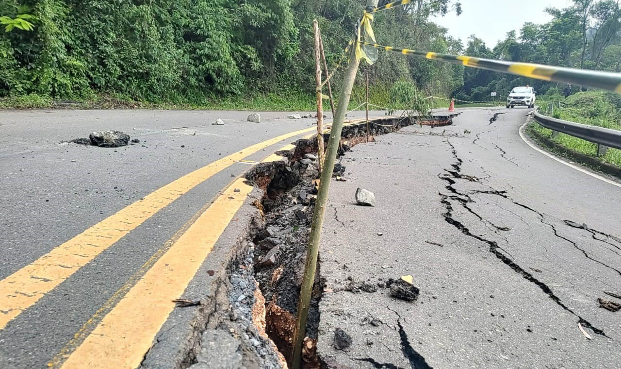 No Paraná, rodovia entre Rio Branco do Sul e Cerro Azul tem bloqueio total