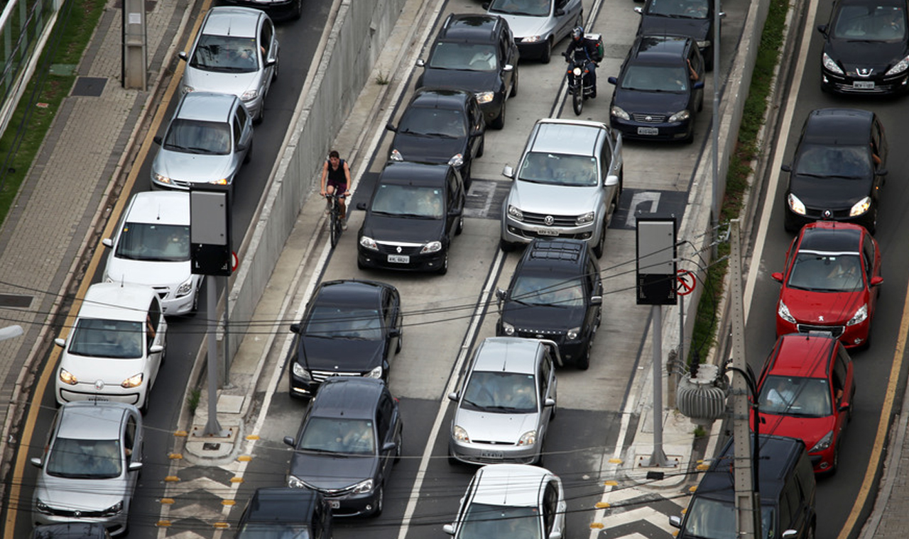 Prazo para pagamento do licenciamento registrados no Paraná com placas de final 6, 7 e 8 termina nesta terça-feira