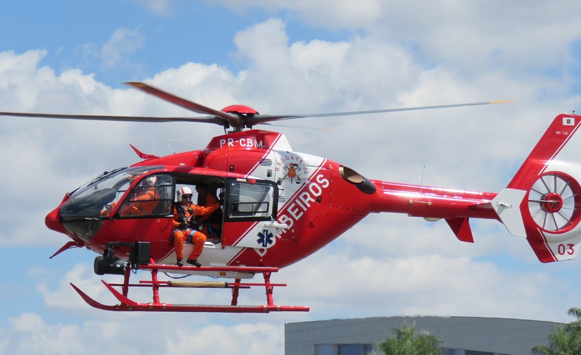 Paraná envia helicóptero para socorrer “ilhados” em Santa Catarina