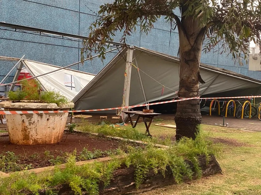 Temporal derruba tenda sobre visitantes de feira em Maringá