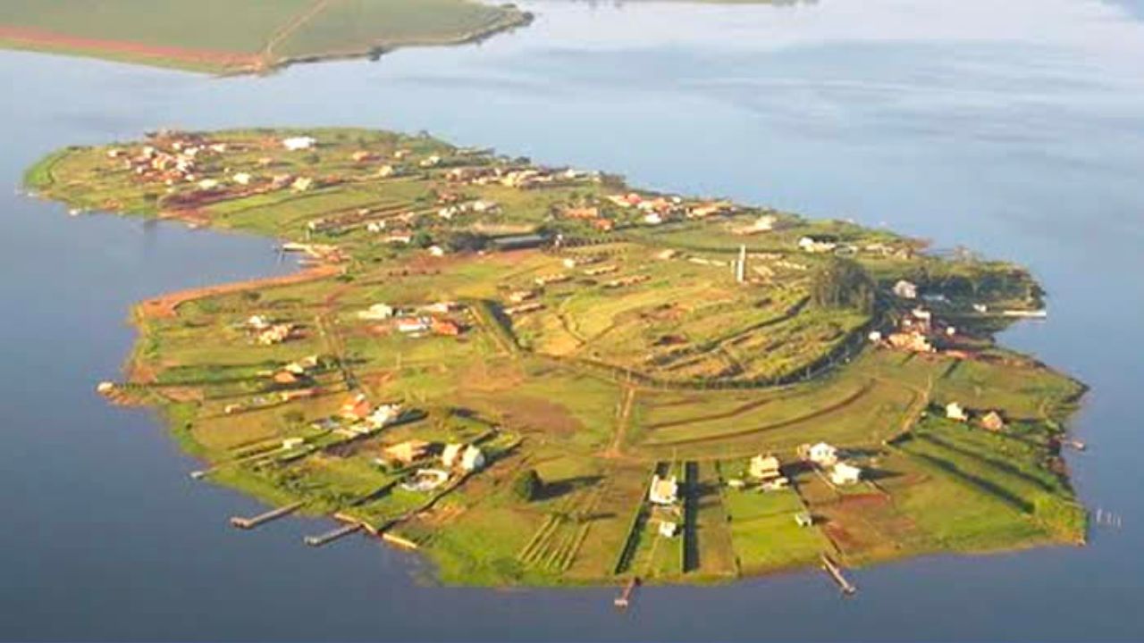 Dois passageiros desaparecem após embarcação virar em represa em Primeiro de Maio