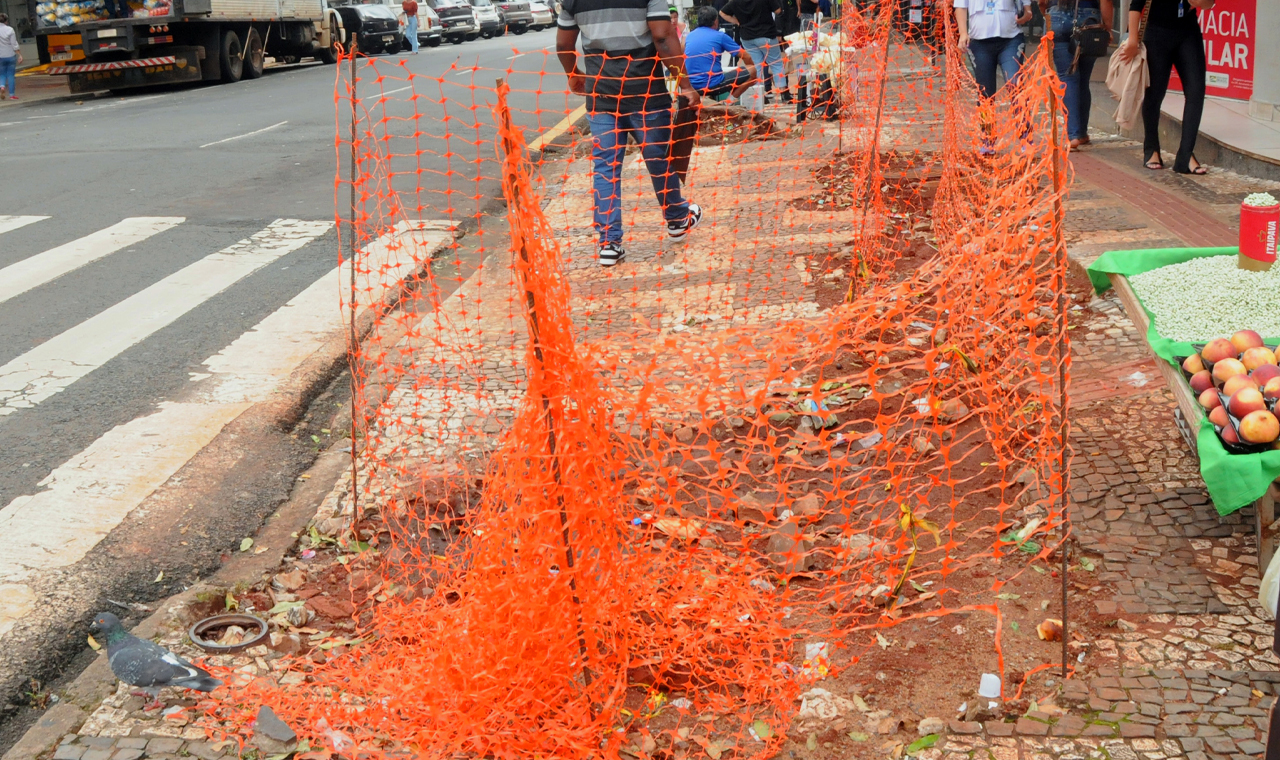Câmara de Londrina debate obrigatoriedade de tela tapume ao redor de algumas obras