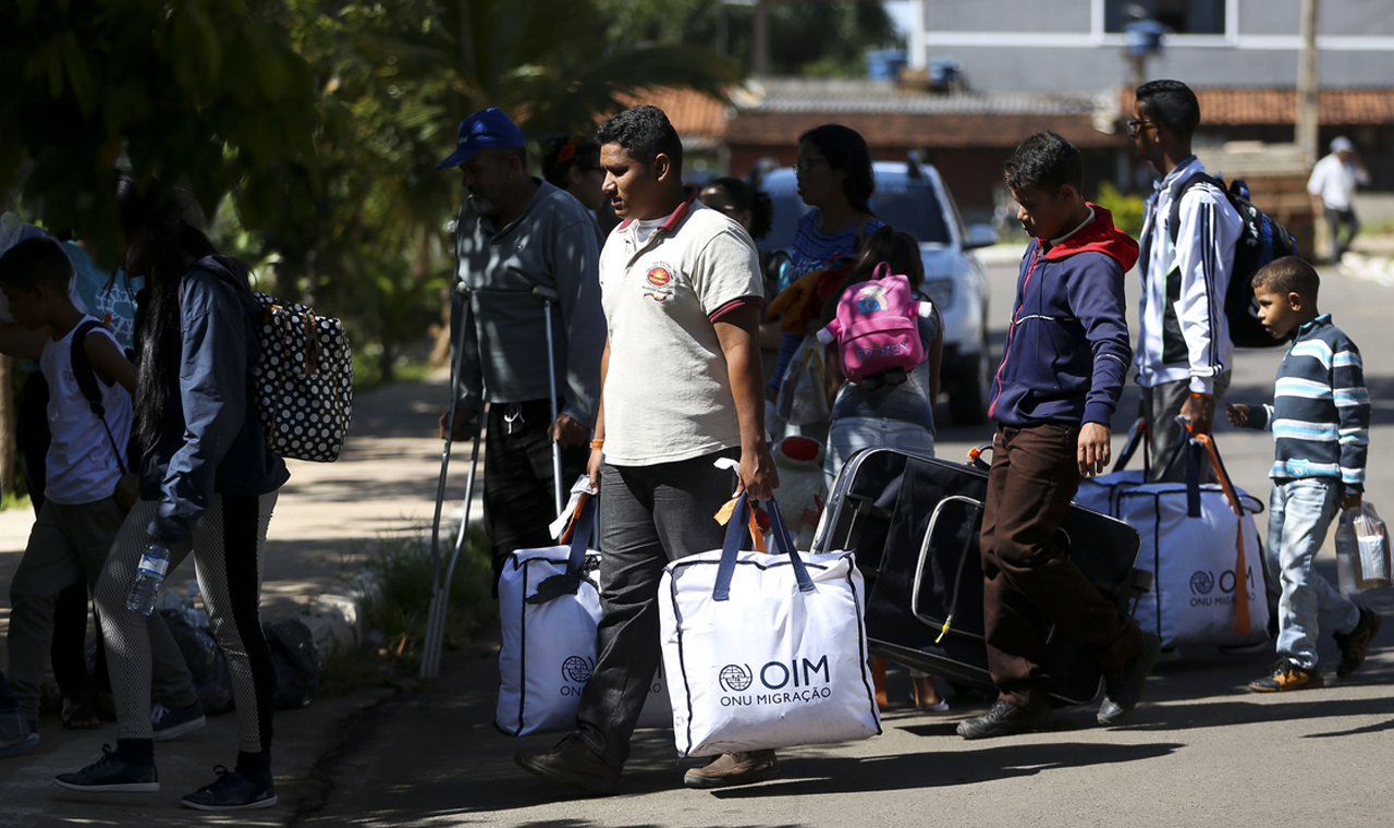 Governo federal cria rede para promover integração de migrantes no país