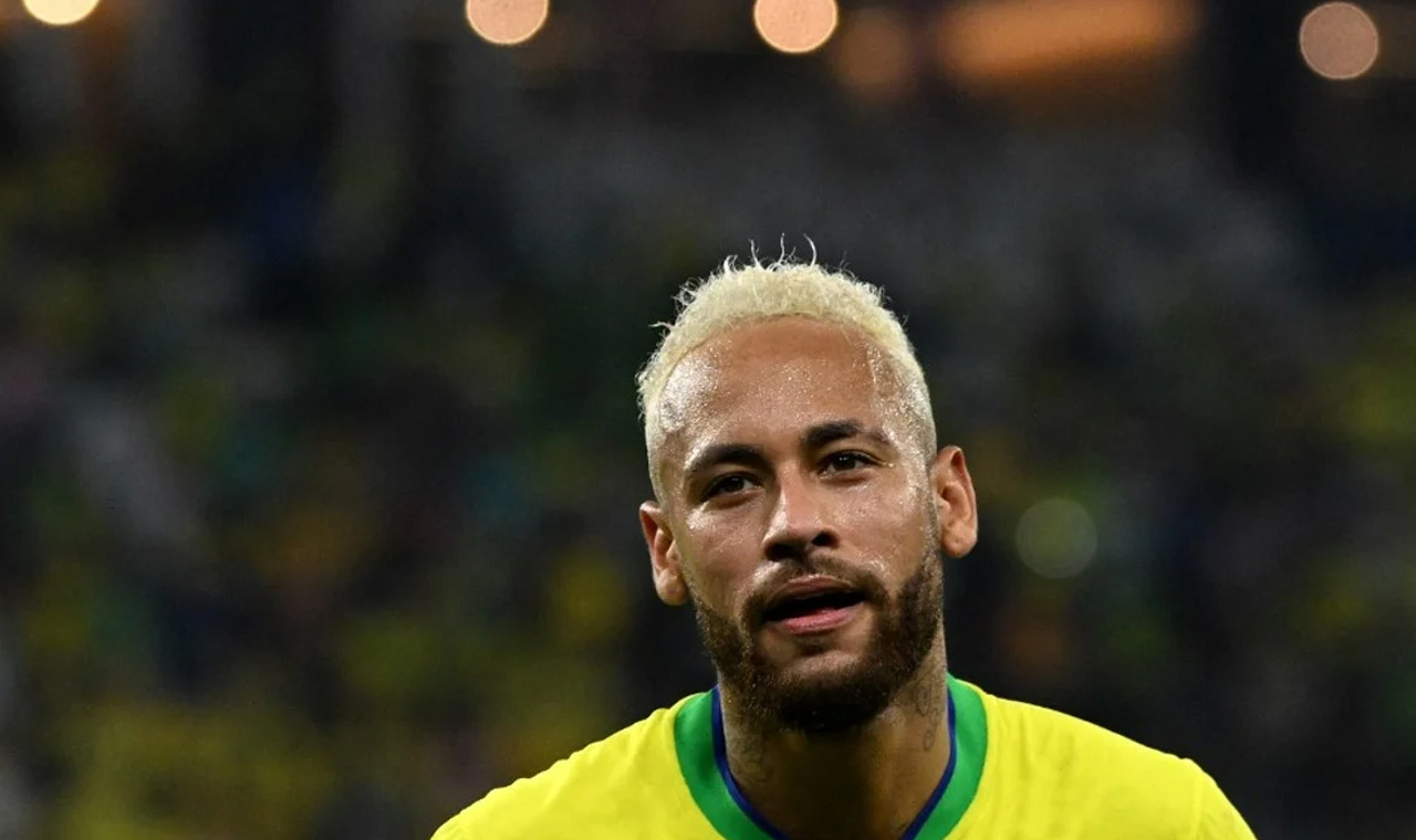 Neymar é operado em Belo Horizonte e deve voltar aos gramados no segundo semestre de 2024