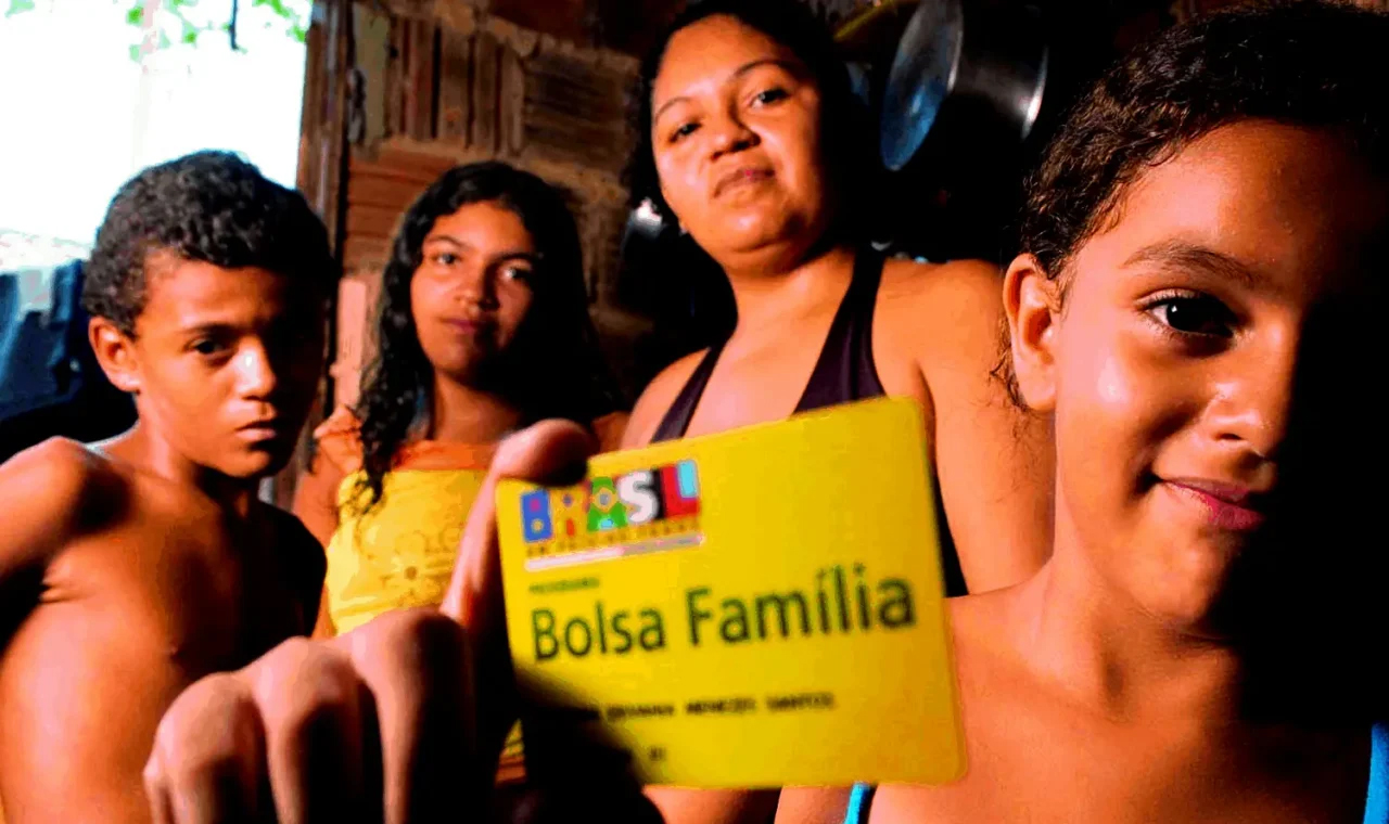 Caixa Econômica Federal paga novo Bolsa Família a beneficiários com NIS de final 2 nesta segunda-feira